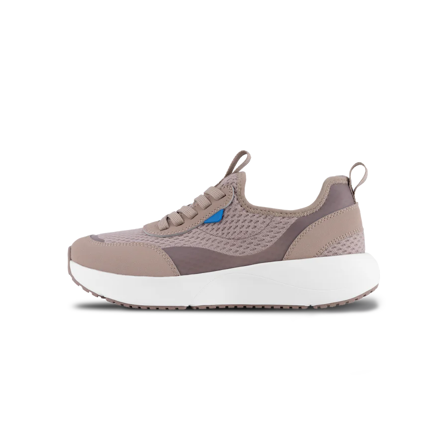 Women's Pacific Sneaker - Gravitate