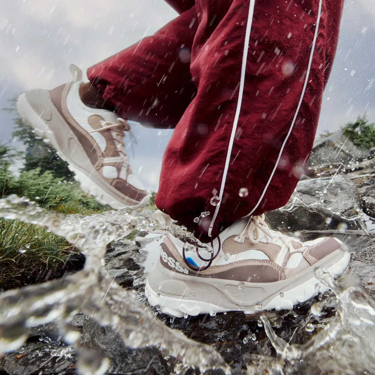 Women's Motu Sneaker - Gravitate/Light Songbird